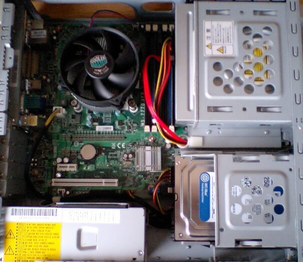 SD-PEU3R-2E2ILの増設をしたデスクトップパソコンの内部の写真